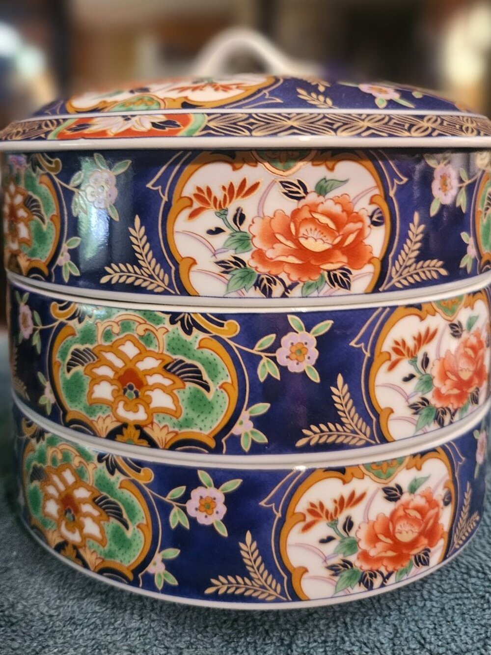 Vintage Japanese Imari Porcelain Bowls – Hand-Painted Decorative Display Dish